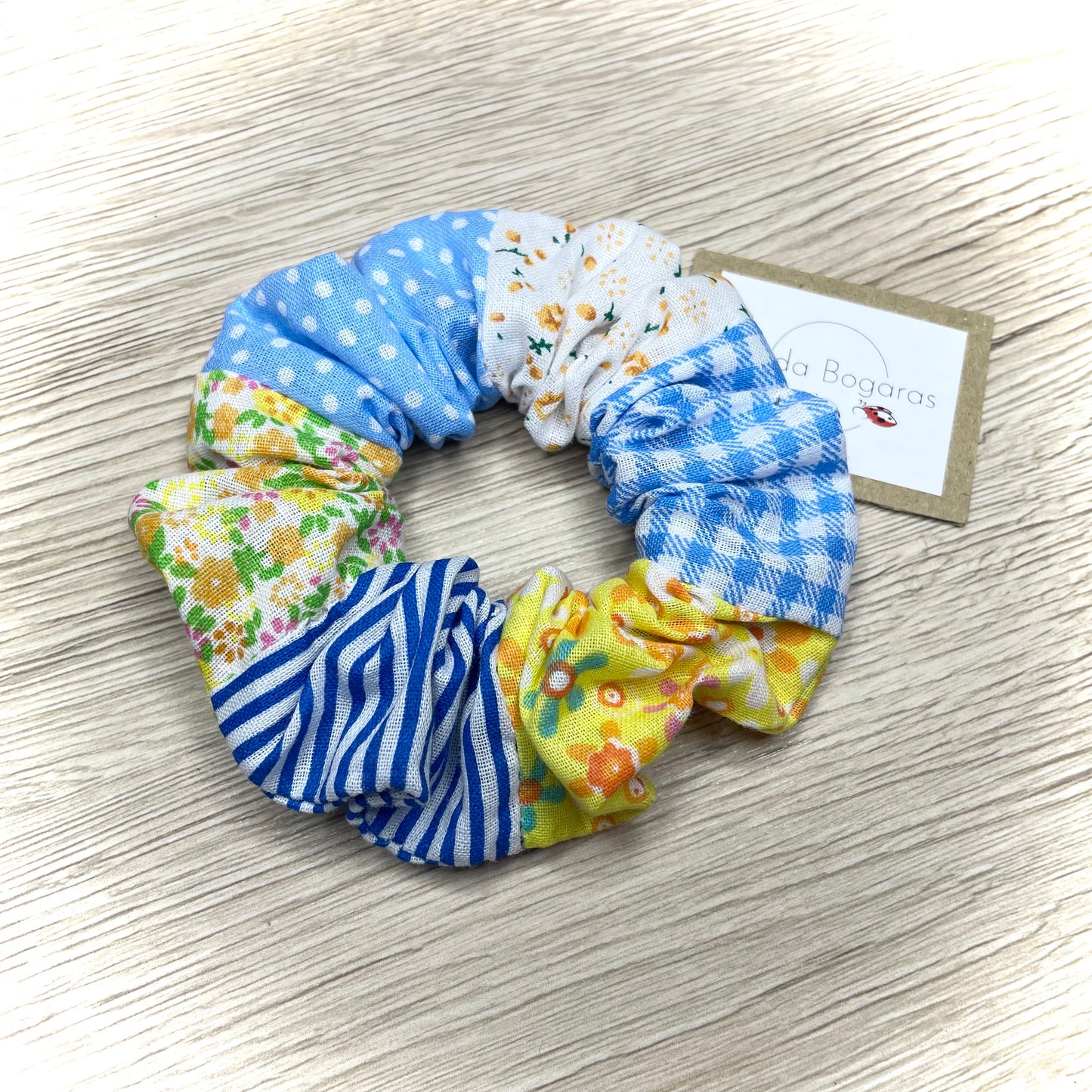 színes, mintás, vidám, kézműves scrunchie hajgumi pamutvászonból