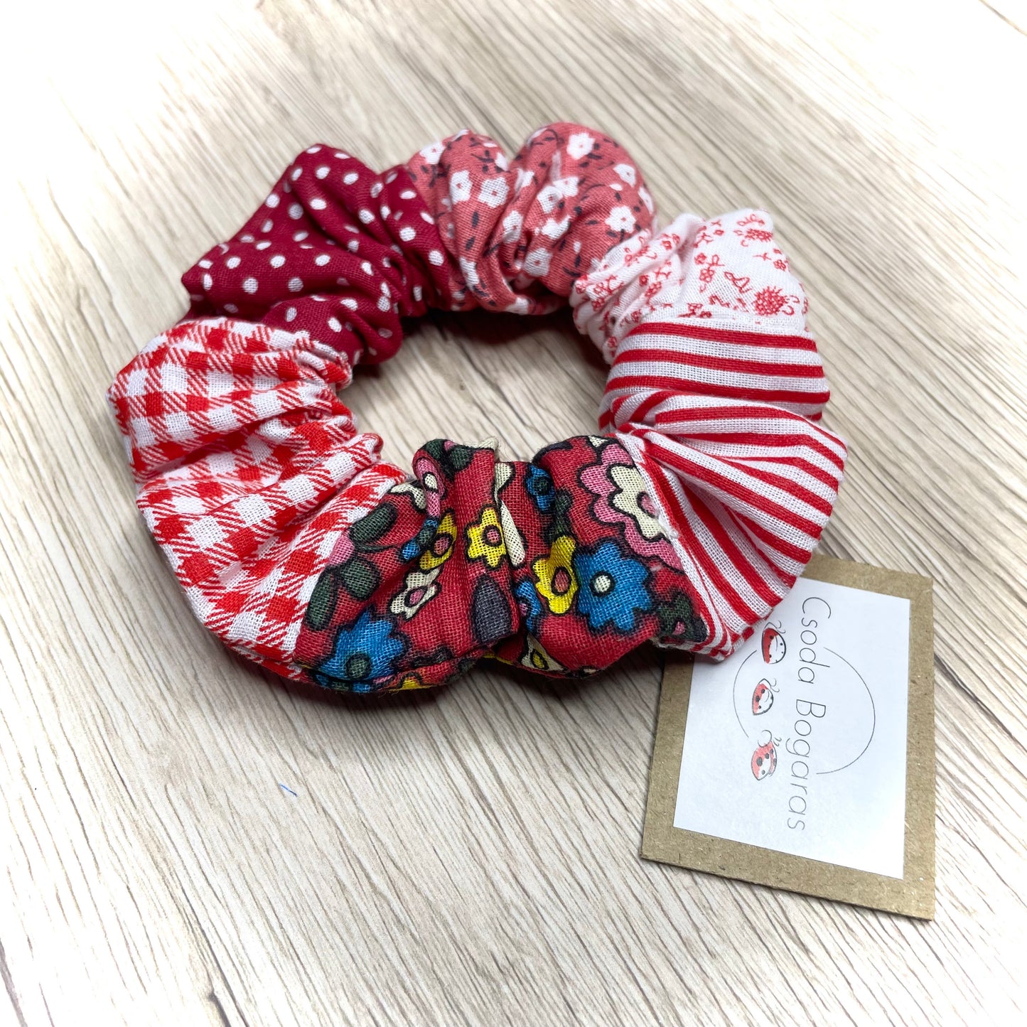 színes, mintás, vidám, kézműves scrunchie hajgumi pamutvászonból