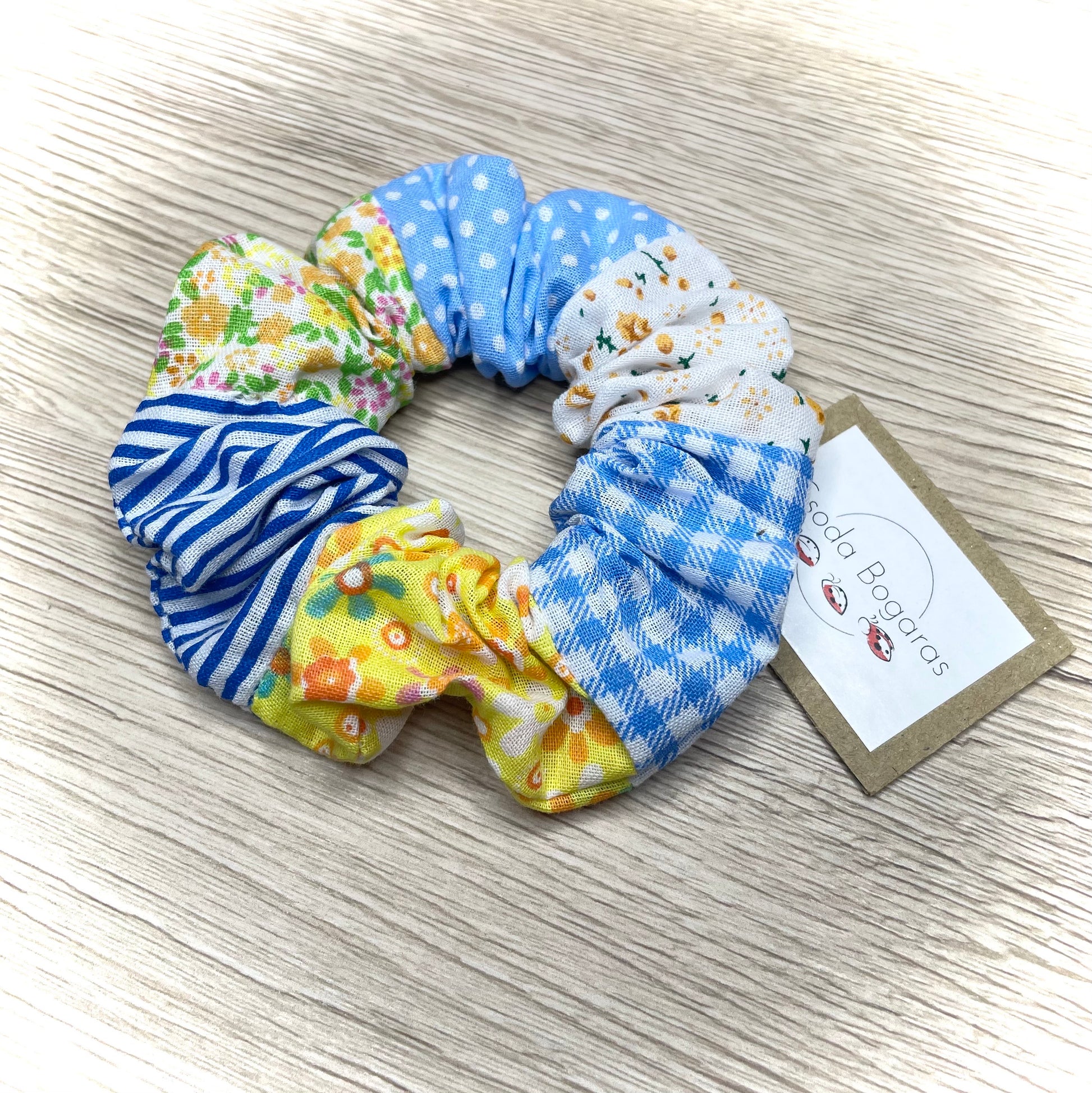 színes, mintás, vidám, kézműves scrunchie hajgumi pamutvászonból