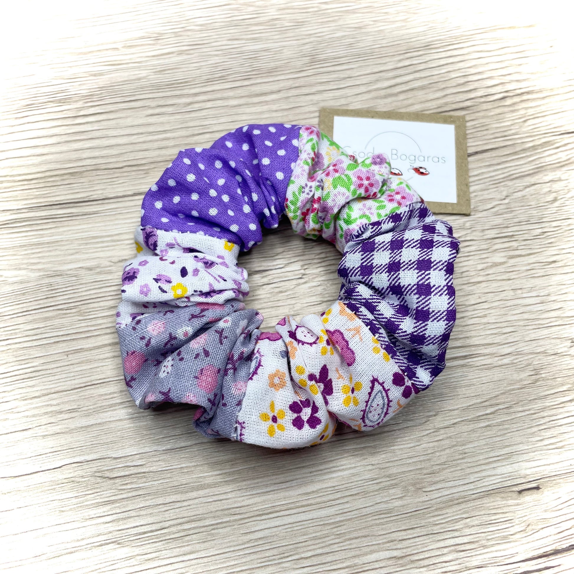 színes, mintás, vidám, kézműves scrunchie hajgumi pamutvászonból