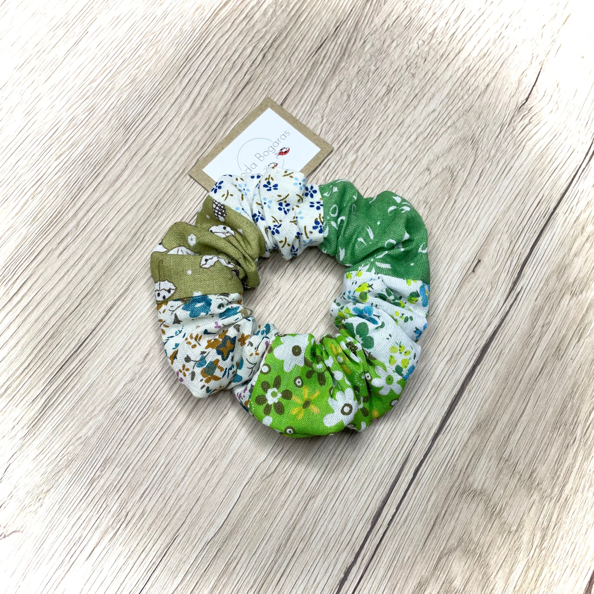 színes, mintás, vidám, kézműves scrunchie hajgumi pamutvászonból