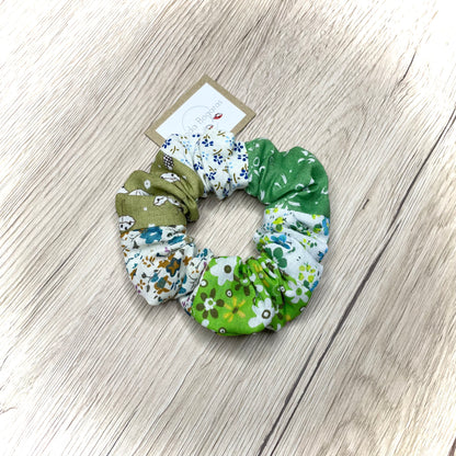 színes, mintás, vidám, kézműves scrunchie hajgumi pamutvászonból