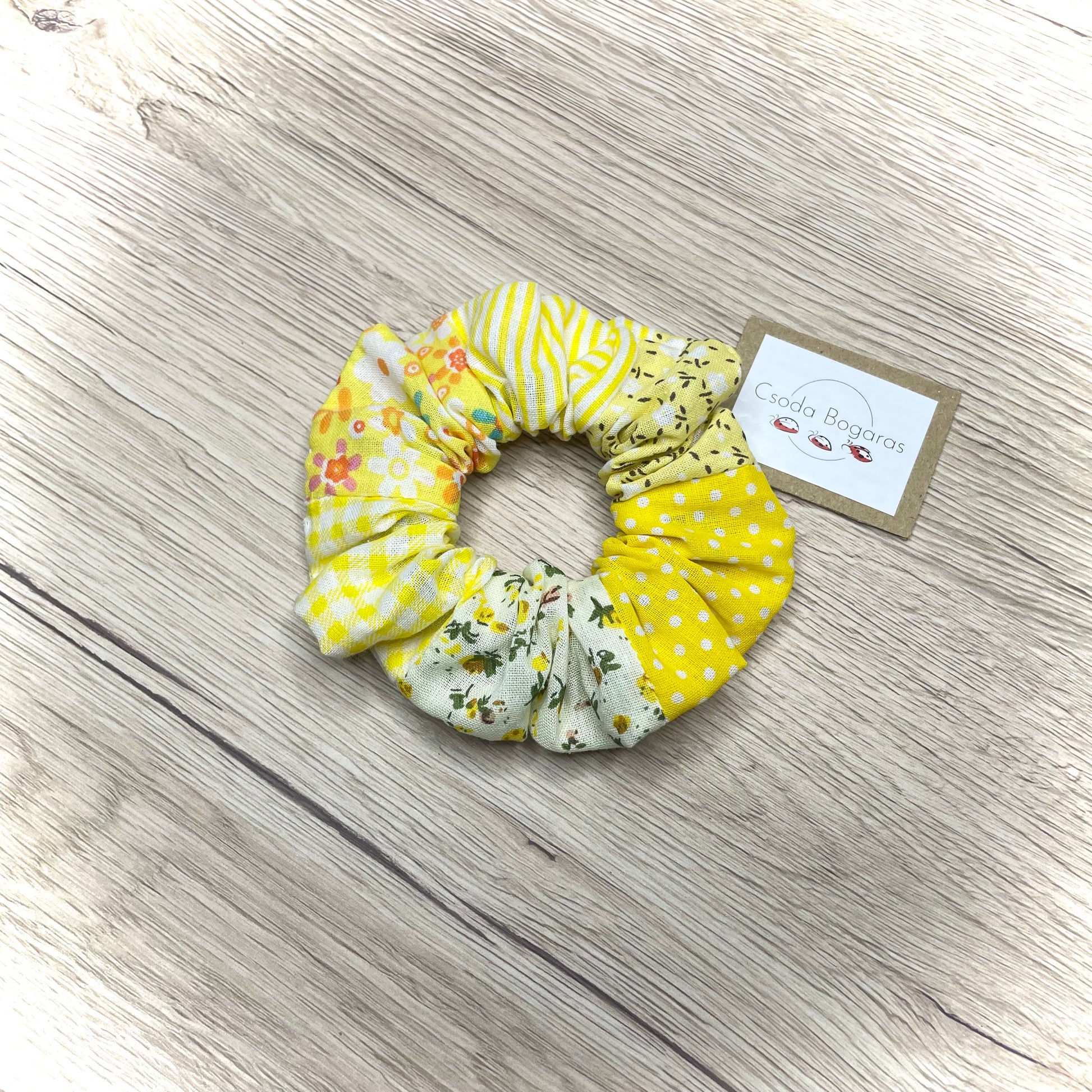 színes, mintás, vidám, kézműves scrunchie hajgumi pamutvászonból