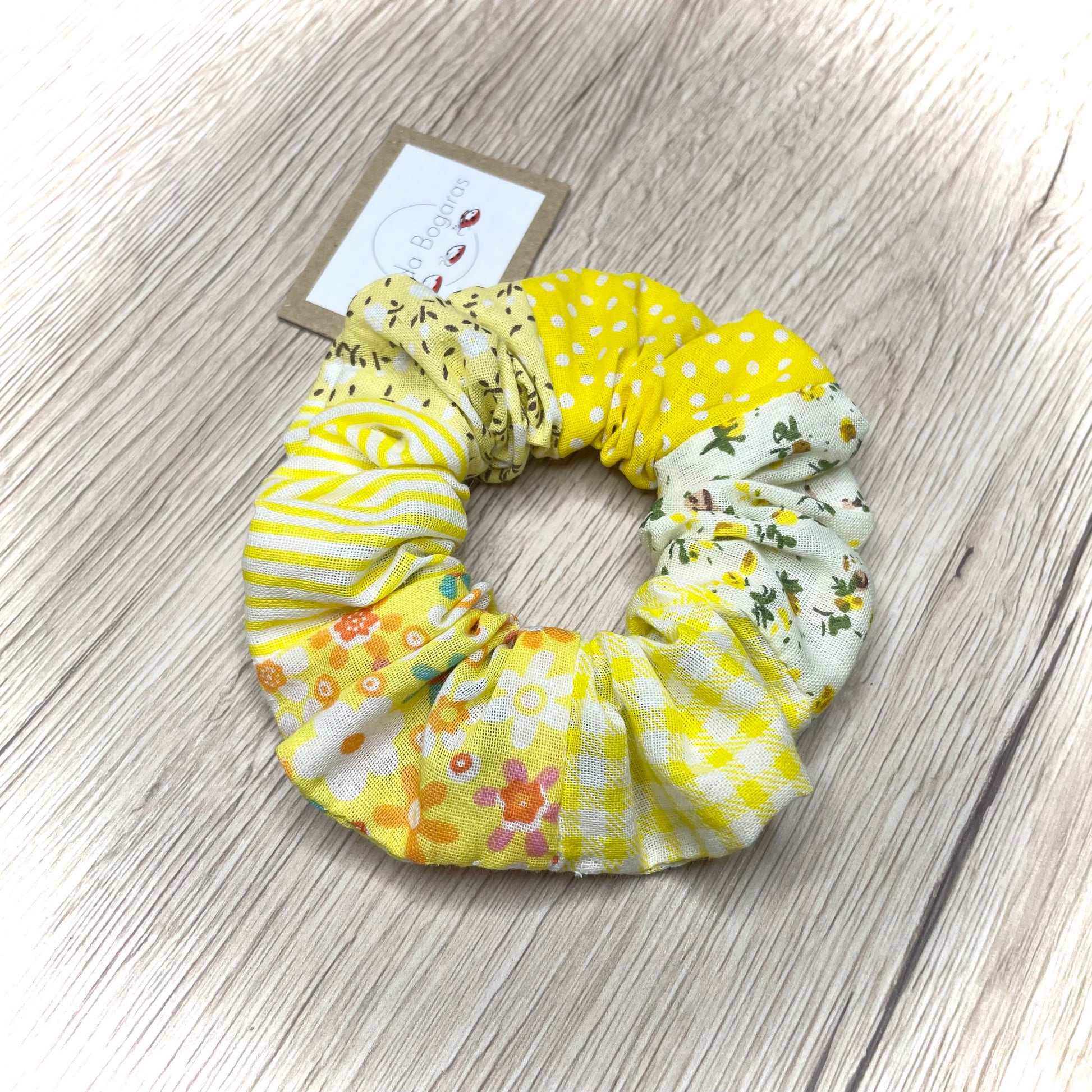 színes, mintás, vidám, kézműves scrunchie hajgumi pamutvászonból