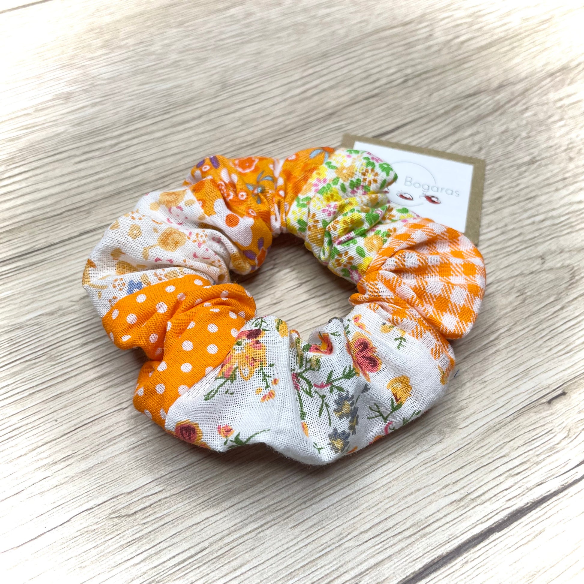 színes, mintás, vidám, kézműves scrunchie hajgumi pamutvászonból