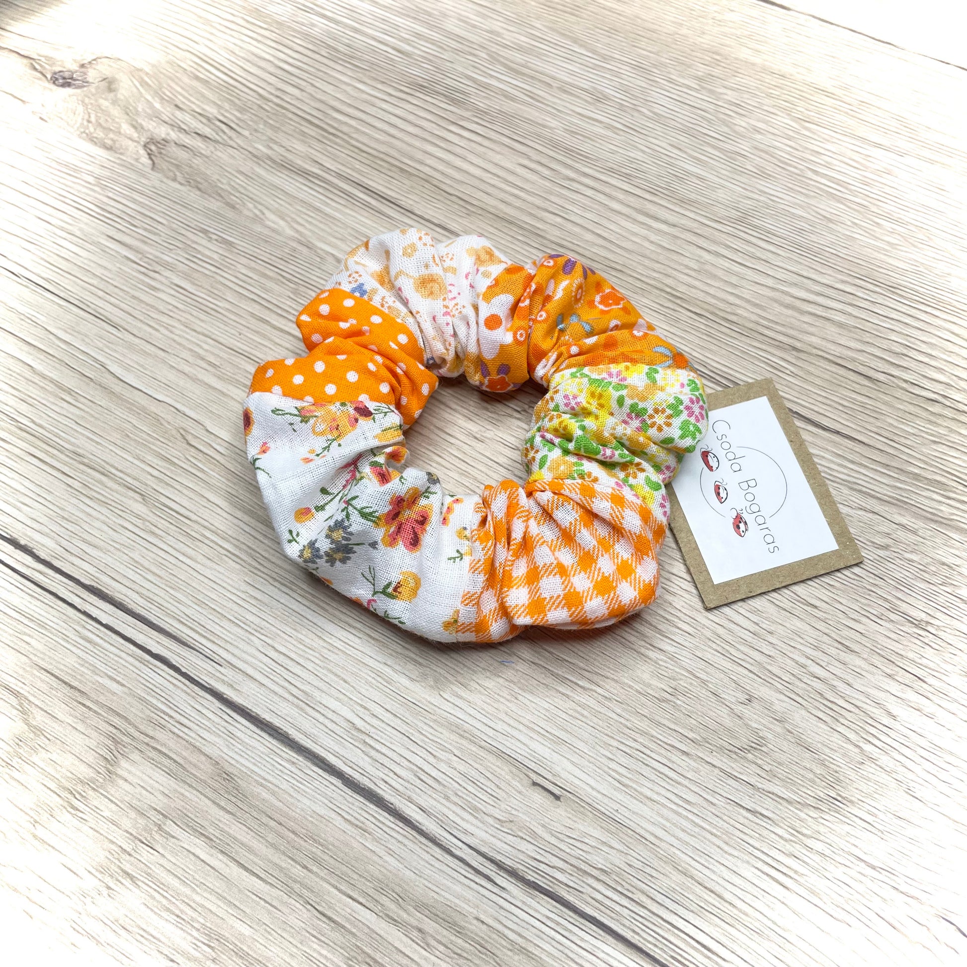 színes, mintás, vidám, kézműves scrunchie hajgumi pamutvászonból