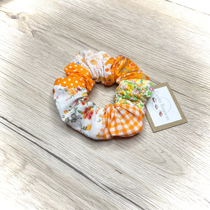 színes, mintás, vidám, kézműves scrunchie hajgumi pamutvászonból