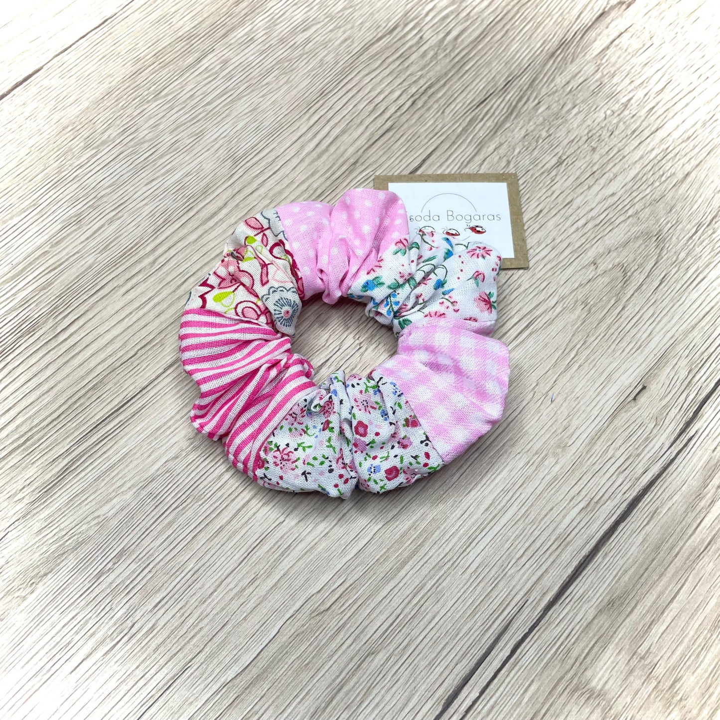 színes, mintás, vidám, kézműves scrunchie hajgumi pamutvászonból