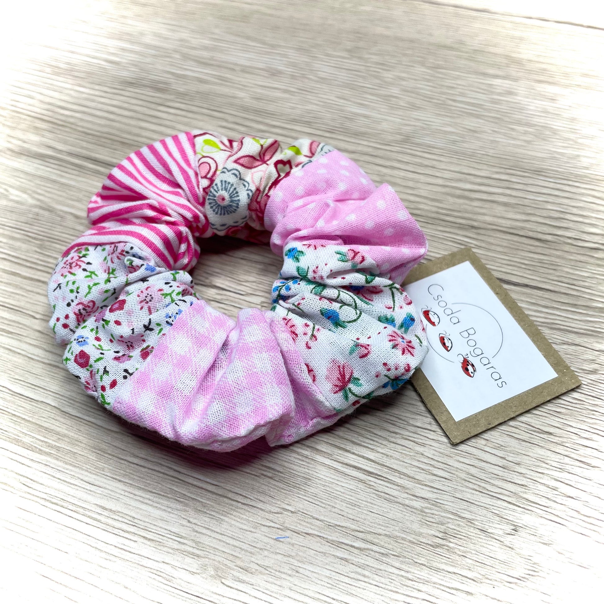 színes, mintás, vidám, kézműves scrunchie hajgumi pamutvászonból