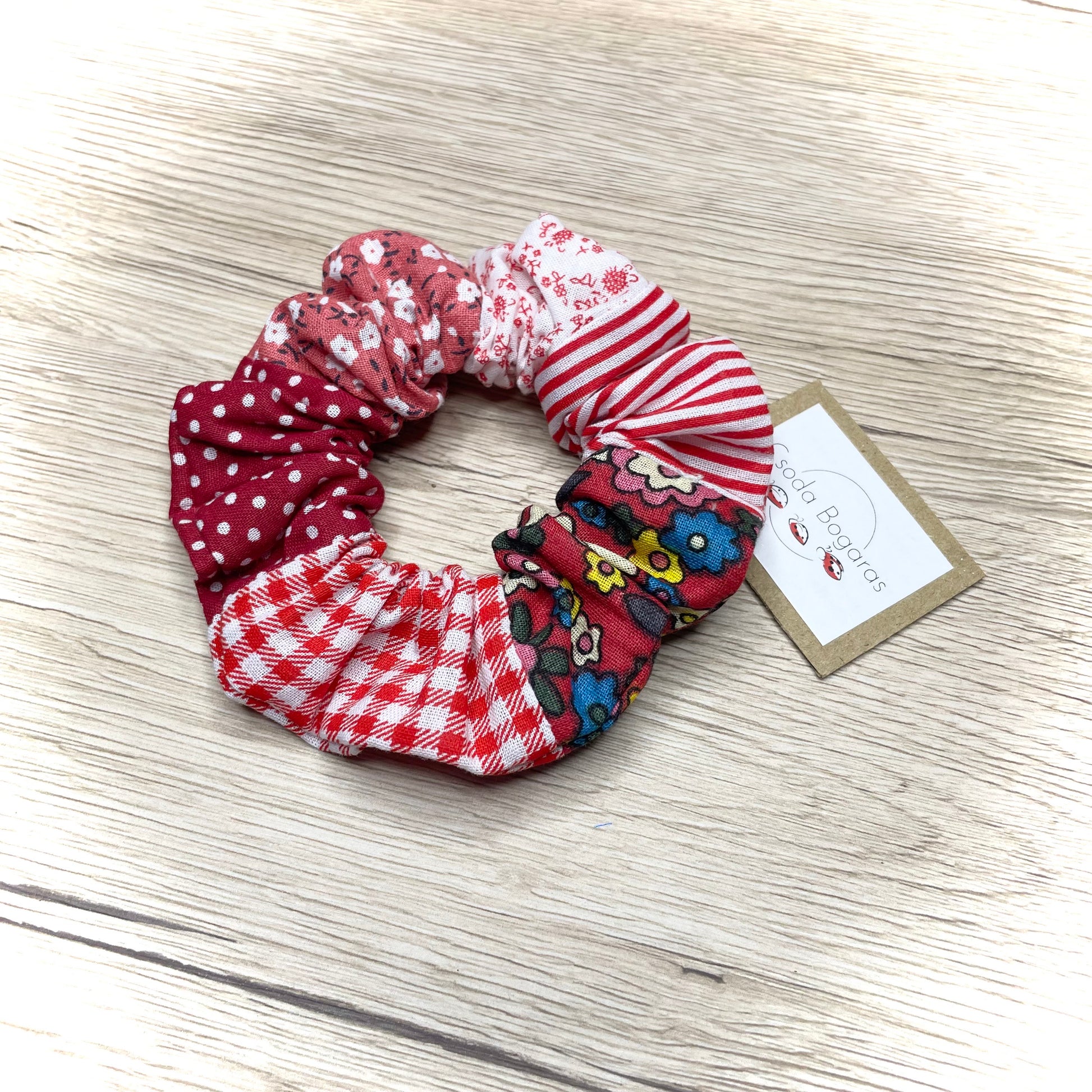 színes, mintás, vidám, kézműves scrunchie hajgumi pamutvászonból