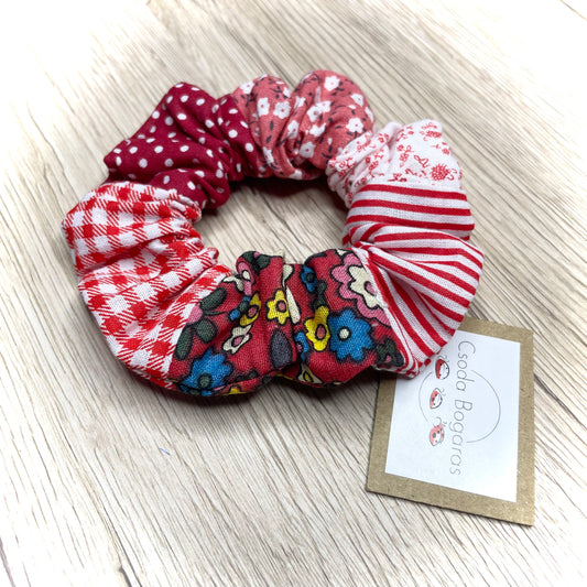 színes, mintás, vidám, kézműves scrunchie hajgumi pamutvászonból