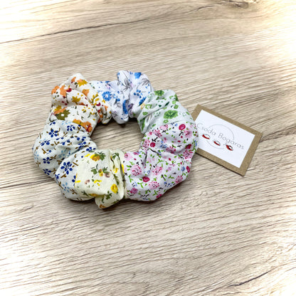 színes, mintás, vidám, kézműves scrunchie hajgumi pamutvászonból