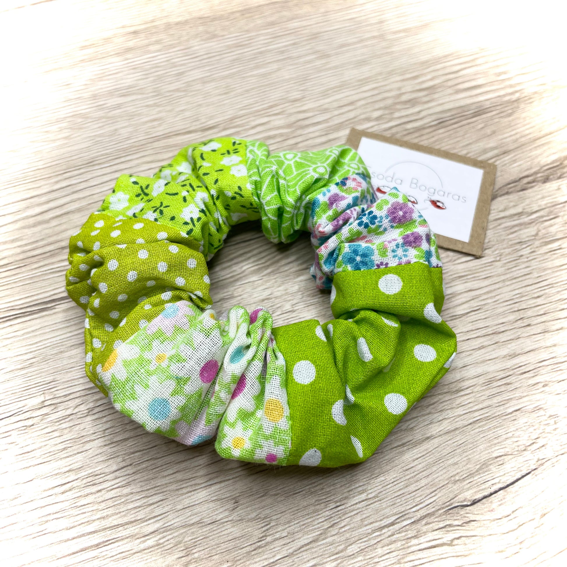 színes, mintás, vidám, kézműves scrunchie hajgumi pamutvászonból