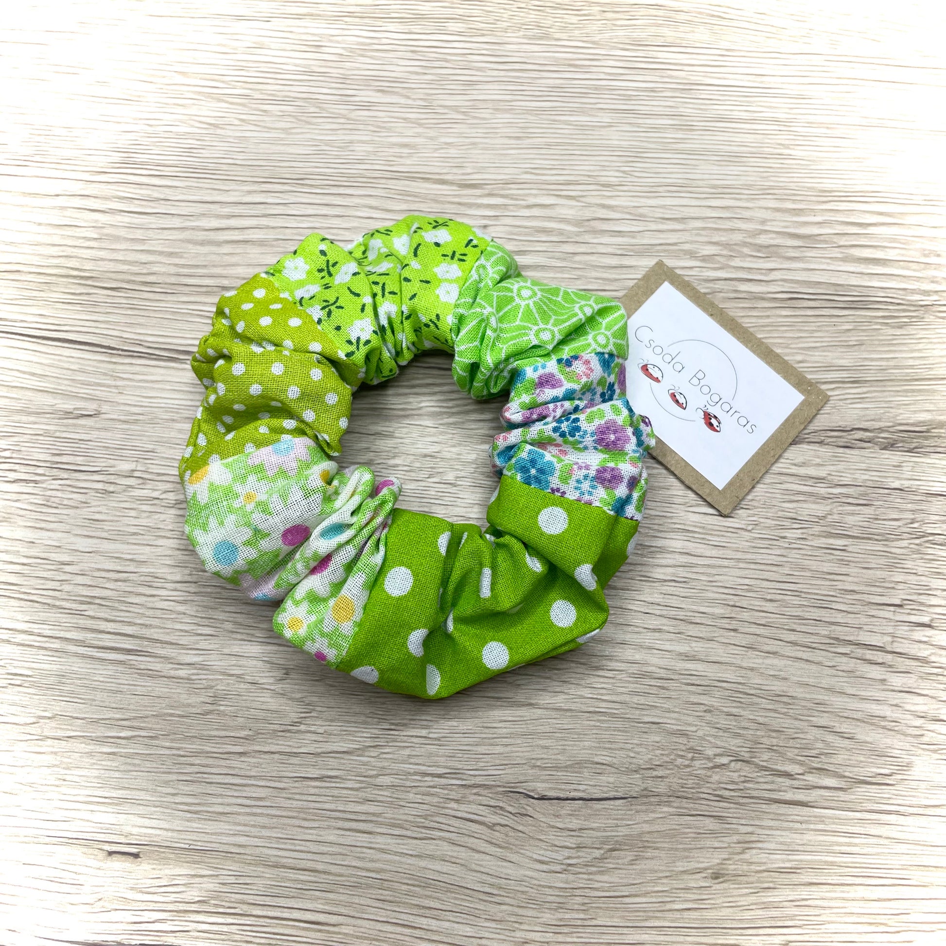 színes, mintás, vidám, kézműves scrunchie hajgumi pamutvászonból