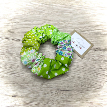 színes, mintás, vidám, kézműves scrunchie hajgumi pamutvászonból