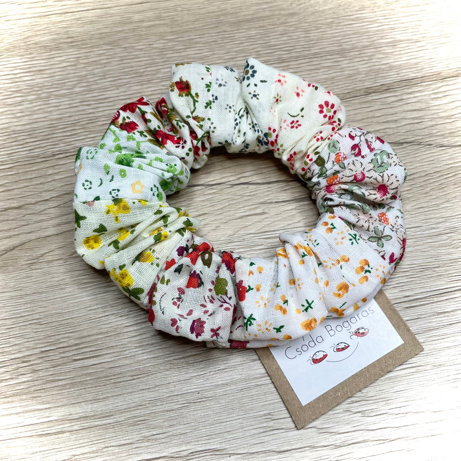 patchwork foltvarrás hajgumi scrunchie virág színes mintás tavasz vidám gyermek